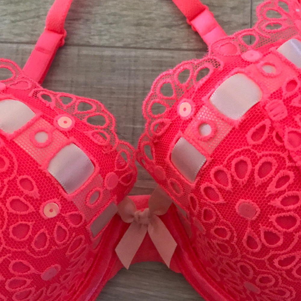 Victoria secrets pink bra - Picture 3 of 6